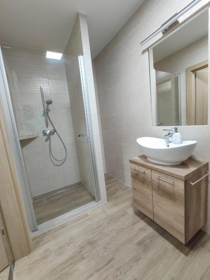 Trika Apartman Sarvar Exterior photo