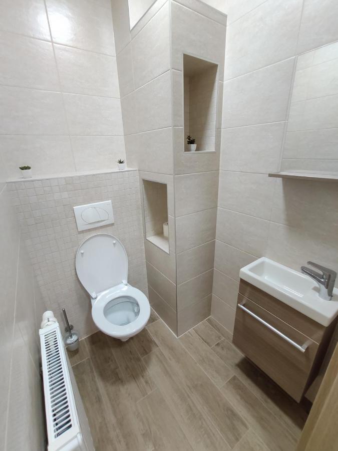 Trika Apartman Sarvar Exterior photo
